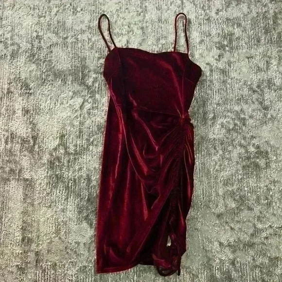Windsor Maroon Velvet Rouched Formal Dress - Picture 8 of 8